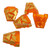 Doorschijnend oranje wigvormig topje van 4 x 4 gebroken polygonen met gouden facettenpatroon