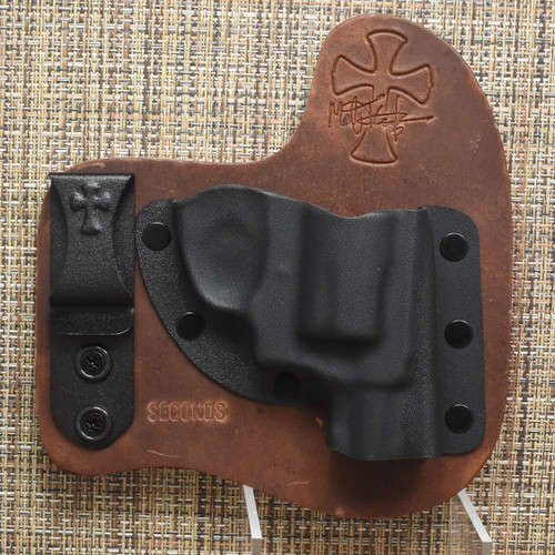 22435 CrossBreed® Freedom . SMITH & WESSON J-FRAME / AIRWEIGHT . Right Hand . Founders Leather