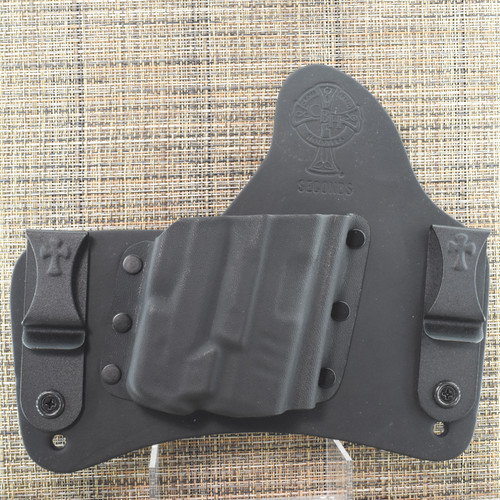 22841 CrossBreed® SuperTuck . SPRINGFIELD HELLCAT with STREAMLIGHT TLR-6 . Right Hand . Black Cow . Optic  and Combat Cut