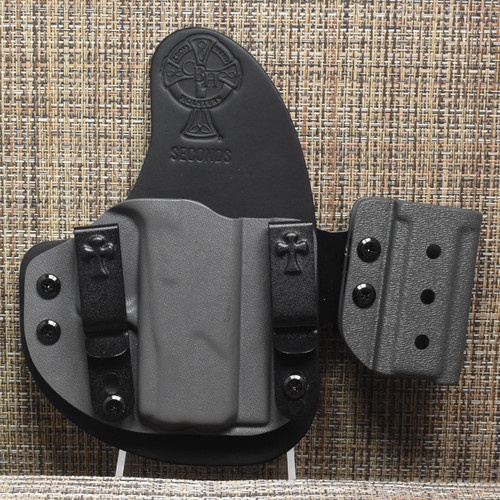 22849 CrossBreed® Reckoning System for SHADOW SYSTEMS CR920 . Right Hand . Black Cow . Sniper Grey Pockets
