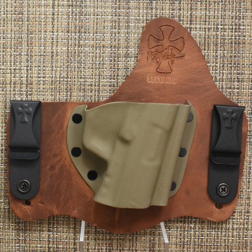 23166 CrossBreed® SuperTuck for HK 45 . Right Hand . Founders Leather . Flat Dark Earth Pocket . Combat Cut