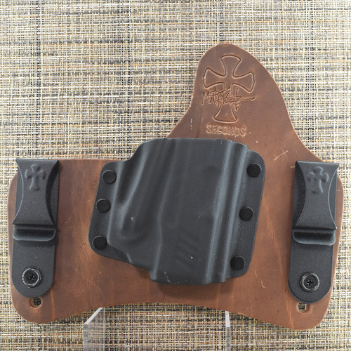 23349 CrossBreed® SuperTuck for TAURUS GX4 SERIES with VIRIDIAN E-SERIES LASER . Right Hand . Founders Leather . Combat Cut