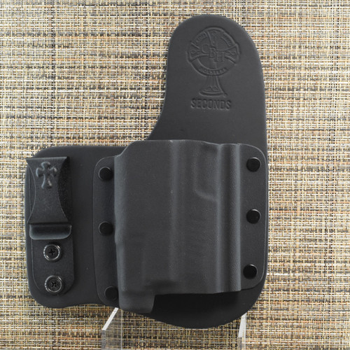 23784 CrossBreed® Freedom Carry for SIG P365 X MACRO with STREAMLIGHT TLR-7 SUB . Right Hand . Black Cow . Optic Cut