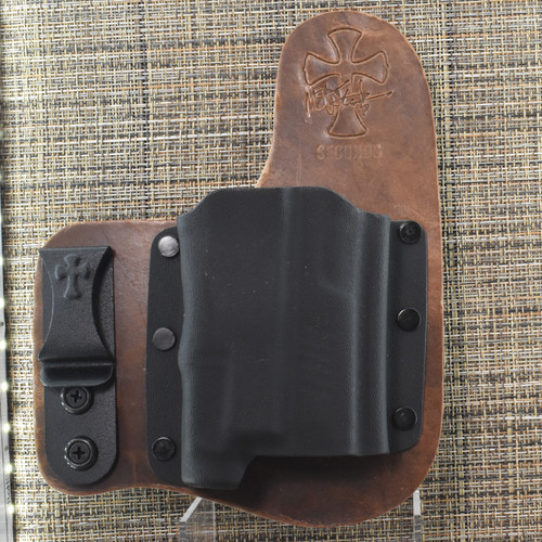 23787 CrossBreed® Freedom Carry for SIG P365 X MACRO / AXG SERIES / FUSE  with STREAMLIGHT TLR-7 SUB . Right Hand . Founders Leather . Optic Cut