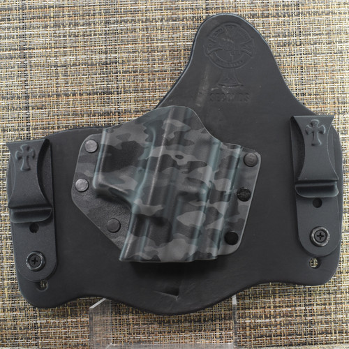 23924 CrossBreed® SuperTuck for SPRINGFIELD ECHELON SERIES . Right Hand . Black Cow . Combat and Optic Cut . Woodland Camo Urban Pocket