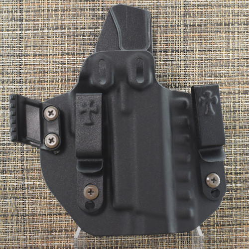 24115 CrossBreed® Rogue for STACCATO C2 . Right Hand . Black . Optic Cut . Flat Dark Earth Hardware . Concealment Claw