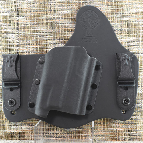 23494 CrossBreed® SuperTuck for SIG P365 X MACRO with STREAMLIGHT TLR-7 SUB . Right Hand . Black Cow . Combat and Optic Cut
