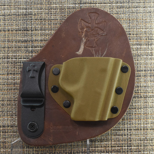 25036 CrossBreed® MicroClip for SMITH & WESSON BODYGUARD 2.0 . Right Hand . Founders Leather . Coyote Tan Pocket