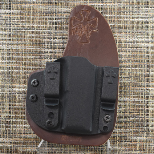 25081 CrossBreed® Reckoning for SIG P365 . Right Hand . Founders Leather . Optic Cut