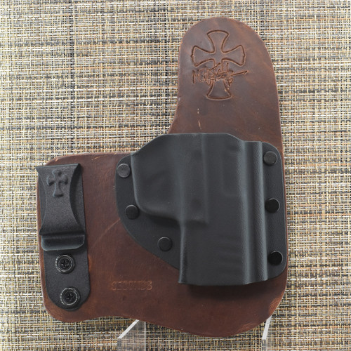 25091 CrossBreed® Freedom Carry for SPRINGFIELD HELLCAT PRO . Right Hand . Founders Leather . Optic Cut