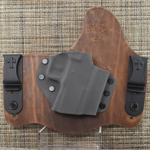 25215 CrossBreed® SuperTuck for SPRINGFIELD PRODIGY SERIES . Right Hand . Founders Leather . Combat and Optic Cut . Suppressor Height Sights . Sniper Grey Pocket