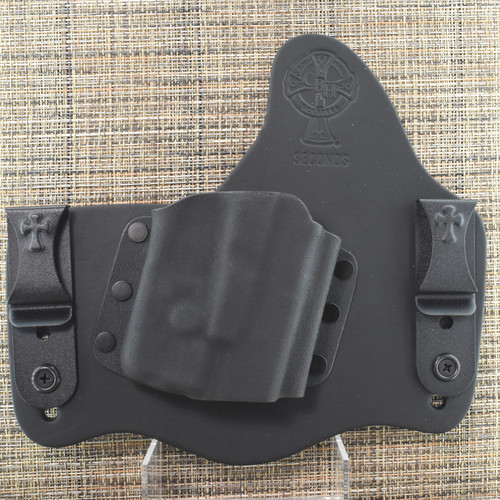 25394 CrossBreed® SuperTuck for GLOCK 17/19 with STREAMLIGHT TLR-6 . Right Hand . Black Cow . Combat and Optic Cut
