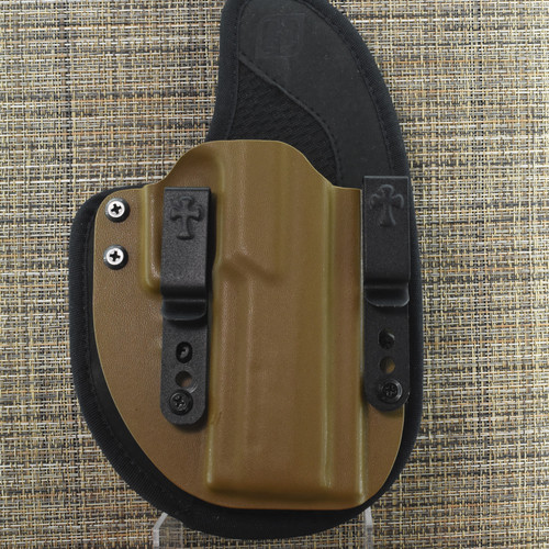 25418 CrossBreed® Reckoning for SIG P320 FULL SIZE / M17 . Right Hand . Comfort Backer . Coyote Tan Pocket . Optic Cut