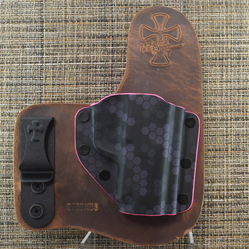 25420 CrossBreed® Freedom Carry for SIG P365 XL . Right Hand . Founders Leather . Optic Cut . Hex Pattern Pocket