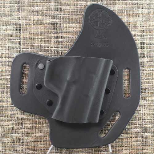 25431 CrossBreed® SuperSlide for H&K 45c . Right Hand . Black Cow . Combat Cut