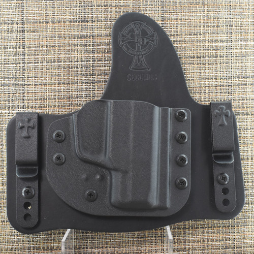25439 CrossBreed® MT2 for RUGER MAX 9 . Right Hand . Black Cow . Optic Cut