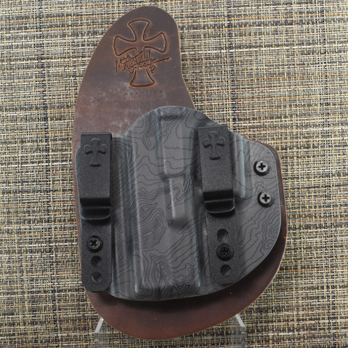 25472 CrossBreed® Reckoning for GLOCK 19 . Left Hand . Founders Leather . Terrain Grey Pocket