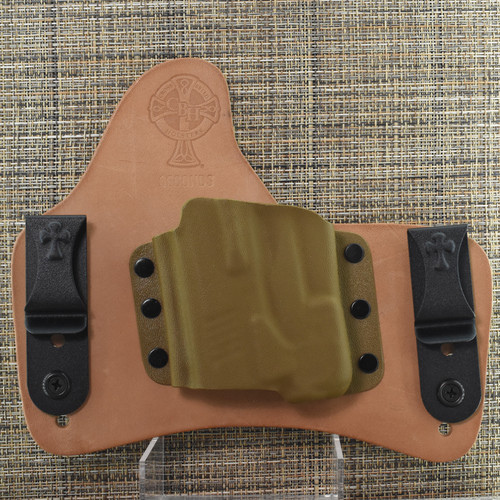 25486 CrossBreed® SuperTuck for SIG P365 SERIES (all except X Macro) with STREAMLIGHT TLR-6 . Left Hand . Horse . Coyote Tan Pocket . Combat and Optic Cut