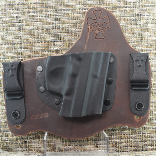 25500 CrossBreed® SuperTuck for BERETTA 92/96 (with rail) . Right Hand . Founders Leather . Combat Cut