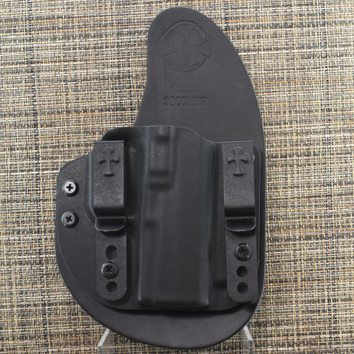 25509 CrossBreed® Reckoning for CANIK METE MC9 SERIES . Right Hand . Optic Cut . Black Cow