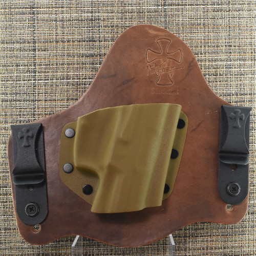 25554 CrossBreed® SuperTuck for HK VP SERIES . Right Hand . Founders Leather . Coyote Tan Pocket