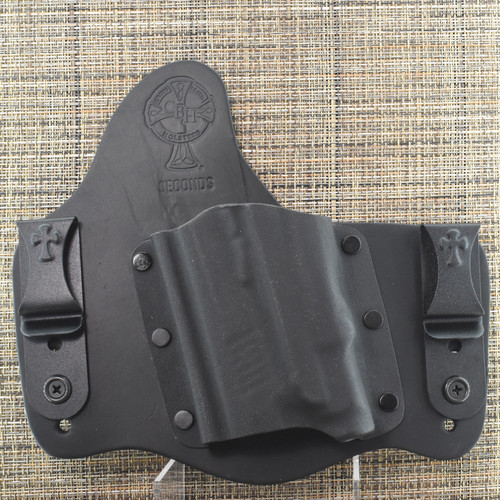 25568 CrossBreed® SuperTuck for SIG P365XL with STREAMLIGHT TLR-7 SUB . Left Hand . Black Cow . Combat and Optic Cut