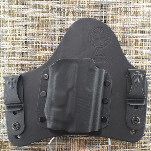 26128 CrossBreed® SuperTuck for SIG P365XL with SIG FOXTROT 365 XR WEAPON LIGHT . Right Hand . Black Cow . Optic Cut