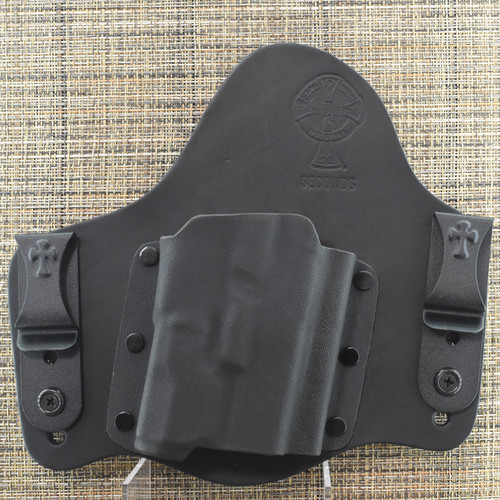 26170 CrossBreed® SuperTuck for GLOCK 17/19 with INFORCE WILD1 Light . Right Hand . Black Cow . Optic Cut . Suppressor Height Sight Channel