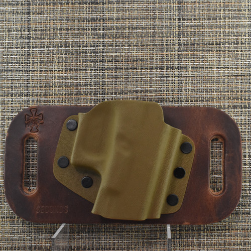 26206 CrossBreed® OWB Carry Package for GLOCK 17/19 . Founders Leather . Coyote Tan Pockets