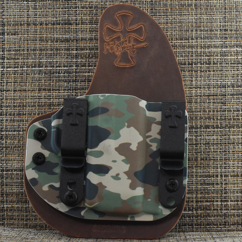 26218 CrossBreed® Reckoning for HK CC9 . Right Hand . Founders Leather . Woodland Camo Classic Pocket . Optic Cut