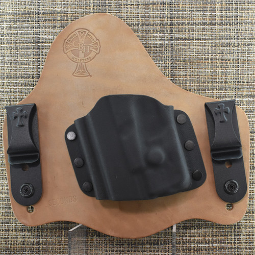 26219 CrossBreed® SuperTuck for GLOCK 17/19 with STREAMLIGHT TLR-6 . Left Hand . Horse . Optic Cut