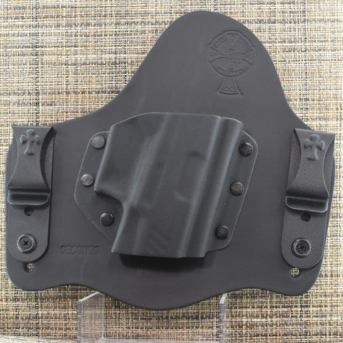 26220 CrossBreed® SuperTuck for TAURUS CX4 CARRY (with rail) . Right Hand . Black Cow