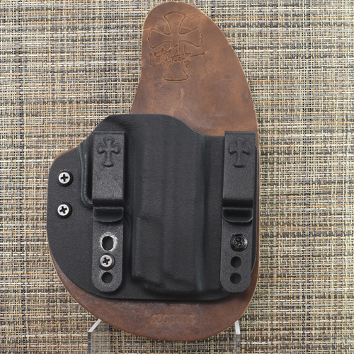 26286 CrossBreed® Reckoning for SMITH & WESSON SHIELD X . Right Hand . Founders Leather . Optic Cut