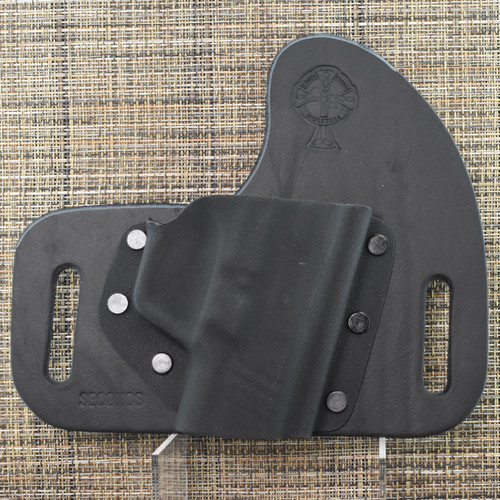 26338 CrossBreed® SnapSlide for SAR 9SC . Right Hand . Black Cow . Sweat Guard . Combat Cut