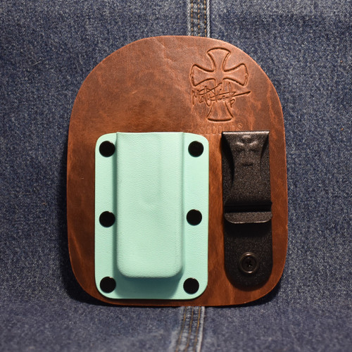 MC0233 CrossBreed® IWB Mag Carrier . SINGLE STACK 45/10 . Left Side Carry . Founders Leather . Tiffany Blue Pocket