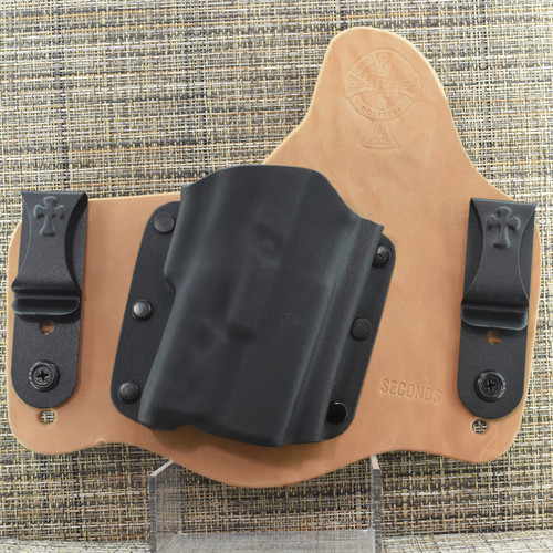 16999 CrossBreed® SuperTuck . GLOCK 19 with SUREFIRE XC1 . Right Hand . Horse . Combat and Optic Cut