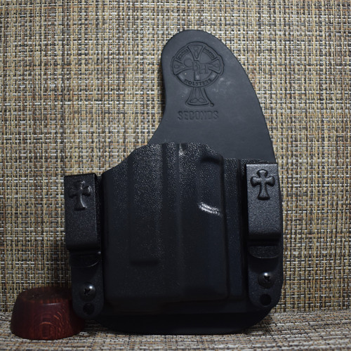 17619 CrossBreed® Reckoning Holster . SIG P365 with OPTIC SIGHT and LASER/LIGHT . Right Hand . Black Cow