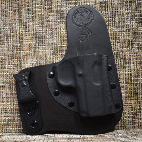 18181 CrossBreed® Freedom Carry . 1911 3" NO RAIL . Right Hand . Black Cow