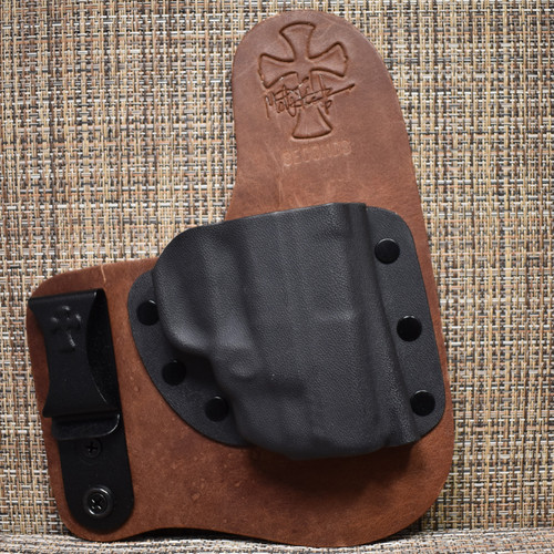 18644 CrossBreed® Freedom Carry . SMITH & WESSON SHIELD 9/40 with FACTORY BUILT IN LASER . Right Hand . Founders Leather