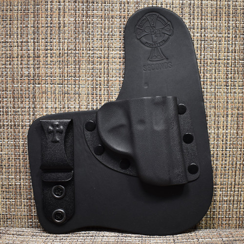 18701 CrossBreed® Freedom Carry . TAURUS SPECTRUM . Right Hand . Black Cow