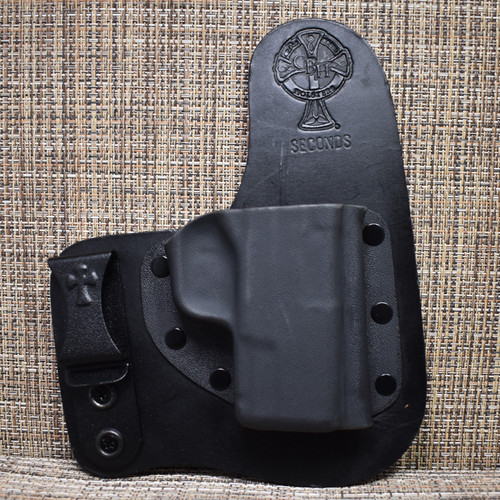 18869 CrossBreed® Freedom Carry . SPRINGFIELD XDs MOD 2 . Right Hand . Black Cow