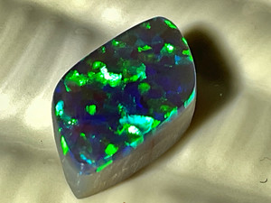 Australian  Doublet Opal 5.80  Carat Australian  Doublet Opal 5.80  Carat