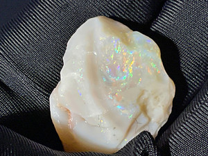 Australian Coober Pedy Multicolour Uncut Opal 25.75 Carat Australian Coober Pedy Multicolour Uncut Opal 25.75 Carat