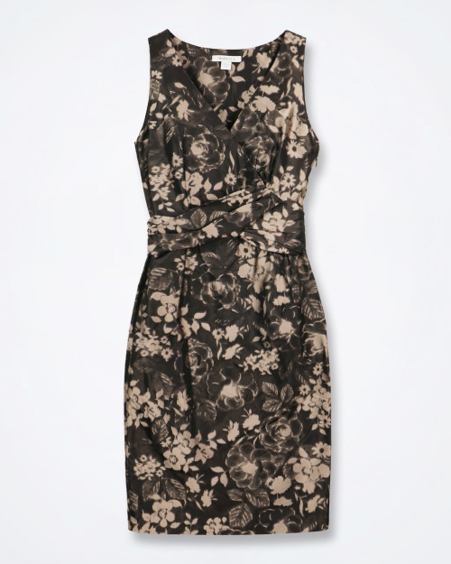 Marella sleeveless midi dress
Floral black/brown tone fabric
Concealed side zip closure
Sleeveless
V neckline
Fully lined
Made in Italy
Colour: Black
Content: 56% Acetate 44% Polyester Marella sleeveless midi dress
Floral black/brown tone fabric
Concealed side zip closure
Sleeveless
V neckline
Fully lined
Made in Italy
Colour: Black
Content: 56% Acetate 44% Polyester