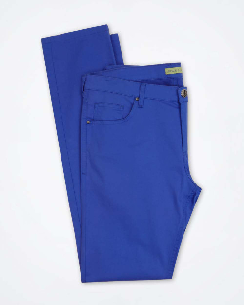 Versace Jeans men’s blue jean‑style trousers in stretch cotton with straight leg, front button and zip closure and belt loops.