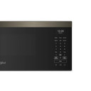 Whirlpool® Four à micro-ondes intelligent à hotte intégrée et profil bas de 1,1 pi cu avec ventilation de 450 pi³/min à 4 vitesses YWMML5530RV