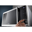 Whirlpool® Four à micro-ondes de comptoir avec nettoyage à la vapeur de 900 watts - 0.9 pi cu WMCS3019RS