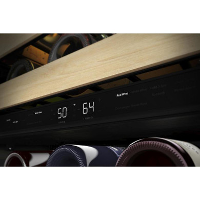 Kitchenaid® Cellier sous le comptoir prêt pour le panneau de recouvrement avec porte-bouteilles à devant en bois - 24 po KUWL214KPA