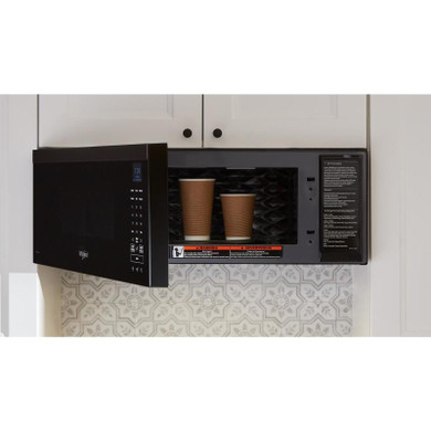 Whirlpool® Four à micro-ondes intelligent à hotte intégrée et profil bas de 1,1 pi cu avec ventilation de 450 pi³/min à 4 vitesses YWMML5530RB