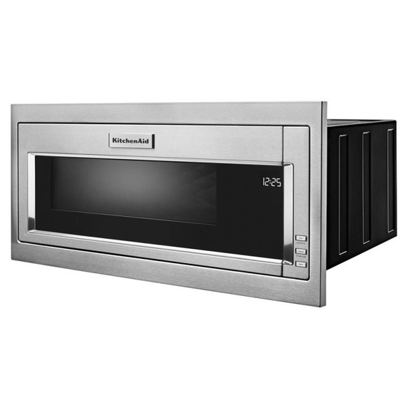 Kitchenaid® Four à micro-ondes à hotte intégrée à profil bas de 900 watts avec trousse de garniture étroite YKMBT5011KS